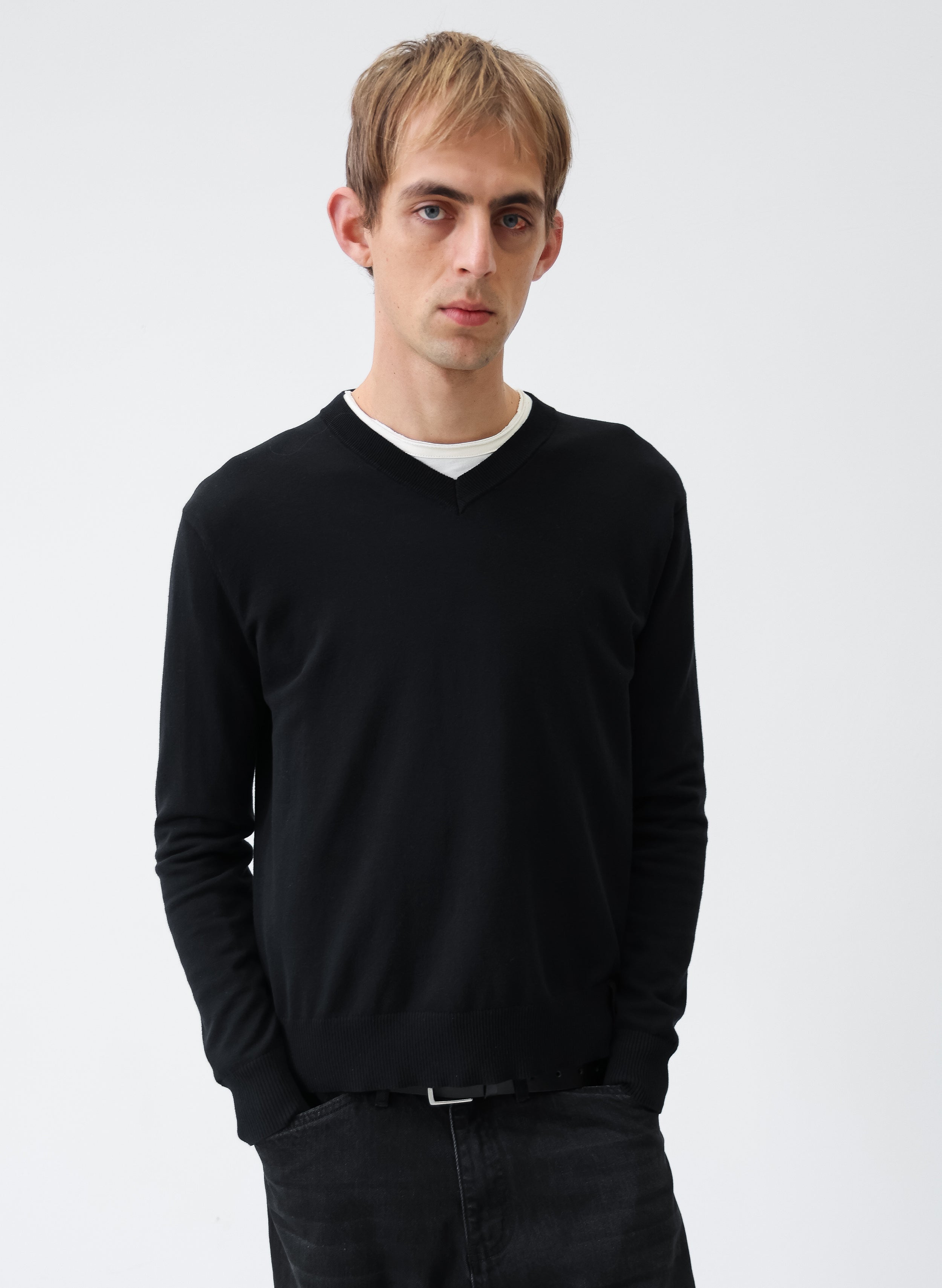 V-Neck Knit Sweater - Black – Observe